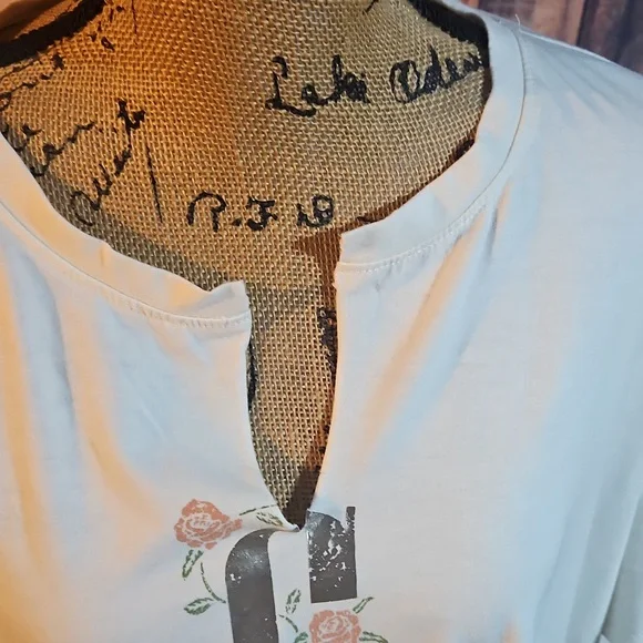 Women's Cream Graphic Guns and Roses Top Plus Size 3 - Picture 4 of 5